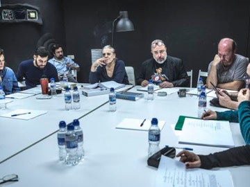 El reparto de 'El bar' en la lectura de gui&oacute;n