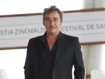 Eduard Fernández, Concha de Plata al mejor actor por su papel de Francisco Paesa en 'El Hombre de las Mil Caras' Eduard Fernández, Concha de Plata al mejor actor por su papel de Francisco Paesa en 'El Hombre de las Mil Caras'
