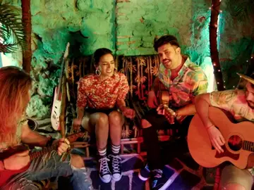 Bombai - Solo Si Es Contigo ft. Bebe - Videoclip Bombai - Solo Si Es Contigo ft. Bebe - Videoclip