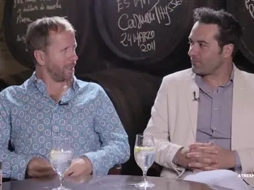 Nos vamos de bares con los compadres, Alfonso Sánchez y Alberto López, que presentan 'El Mundo es Suyo' en Málaga Nos vamos de bares con los compadres, Alfonso Sánchez y Alberto López, que presentan 'El Mundo es Suyo' en Málaga