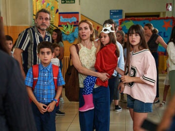 Kira Mir&oacute; y Salva Reina encabezan la divertida comedia familiar &lsquo;Tres de m&aacute;s&rsquo;