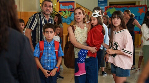 Kira Mir&oacute; y Salva Reina encabezan la divertida comedia familiar &lsquo;Tres de m&aacute;s&rsquo;