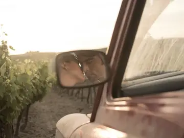 Blanca Suárez y Javier Rey, protagonistas de 'El verano que vivimos' Blanca Suárez y Javier Rey, protagonistas de 'El verano que vivimos'