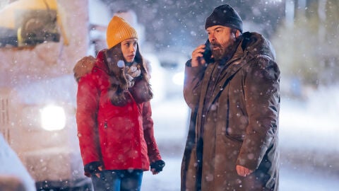 Natalia Azahara y Antonio Resines en 'Mikaela'