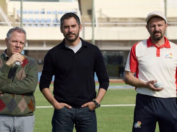 Paco Le&oacute;n, Atul Vijayakumar y Carolina Yuste protagonizan 'La Roja' de Marcel Barrena